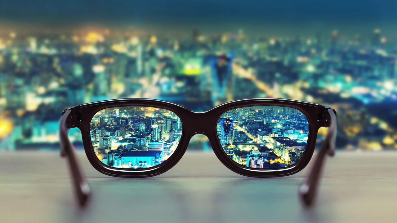 Do eyeglasses improve vision clearance