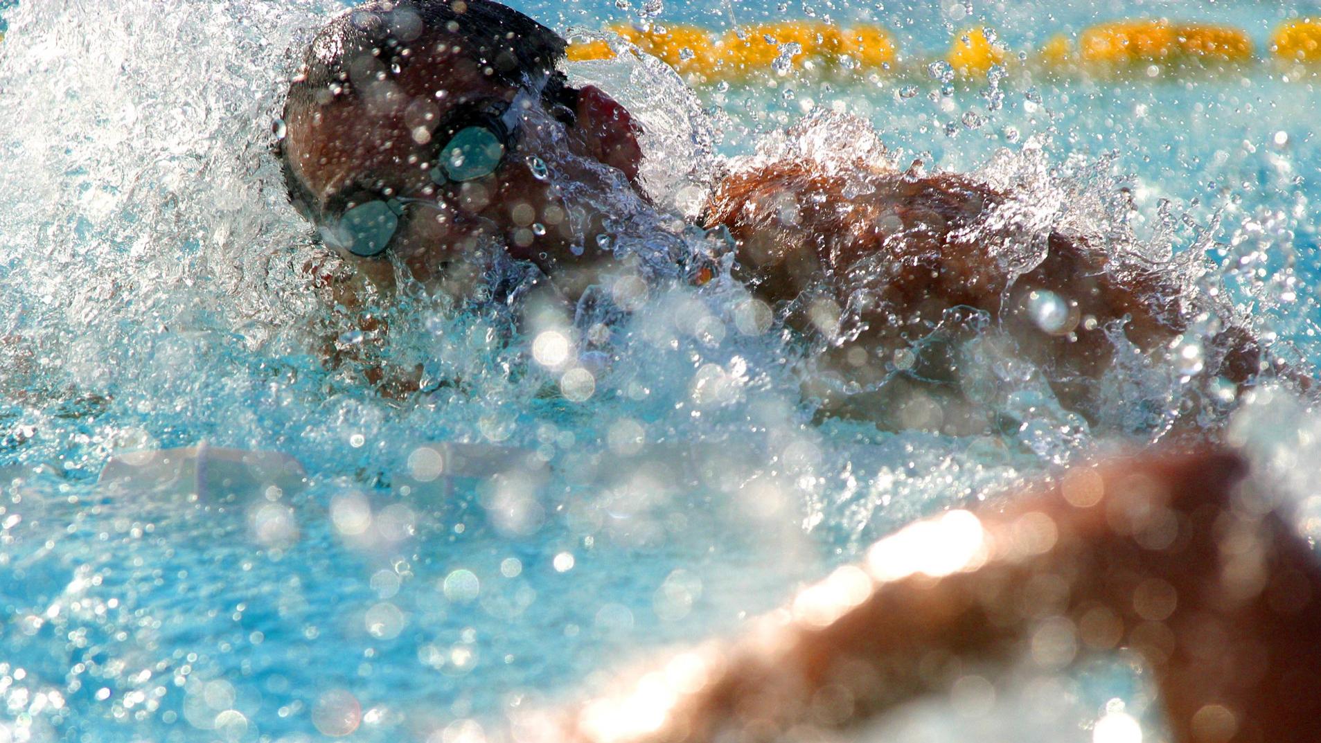 A man sweaming in the pool