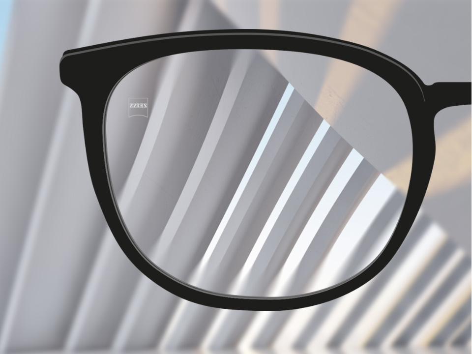A point of view image with ZEISS Single Vision ClearView lenses and the lens being clear, besides of the outer area of the lens.