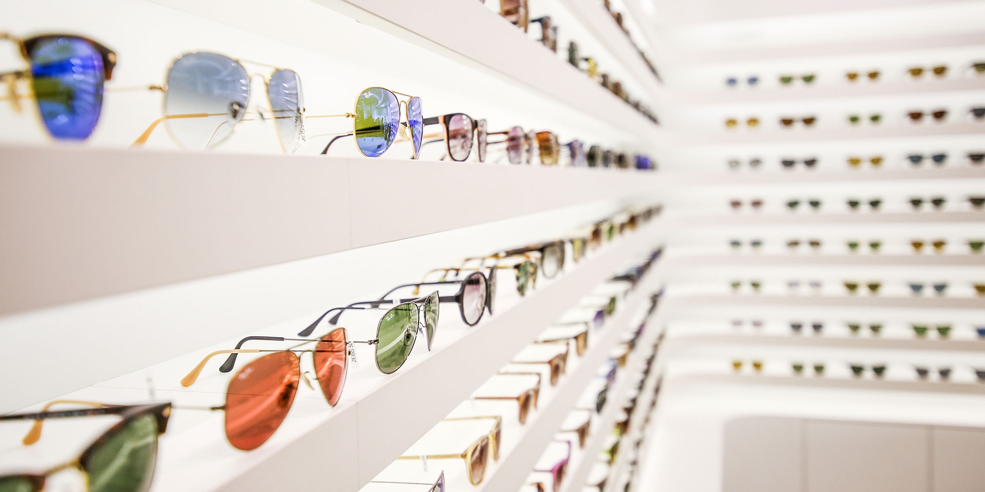 What&apos;s the difference between individualised spectacle lenses and &quot;off-the-shelf&quot; lenses?